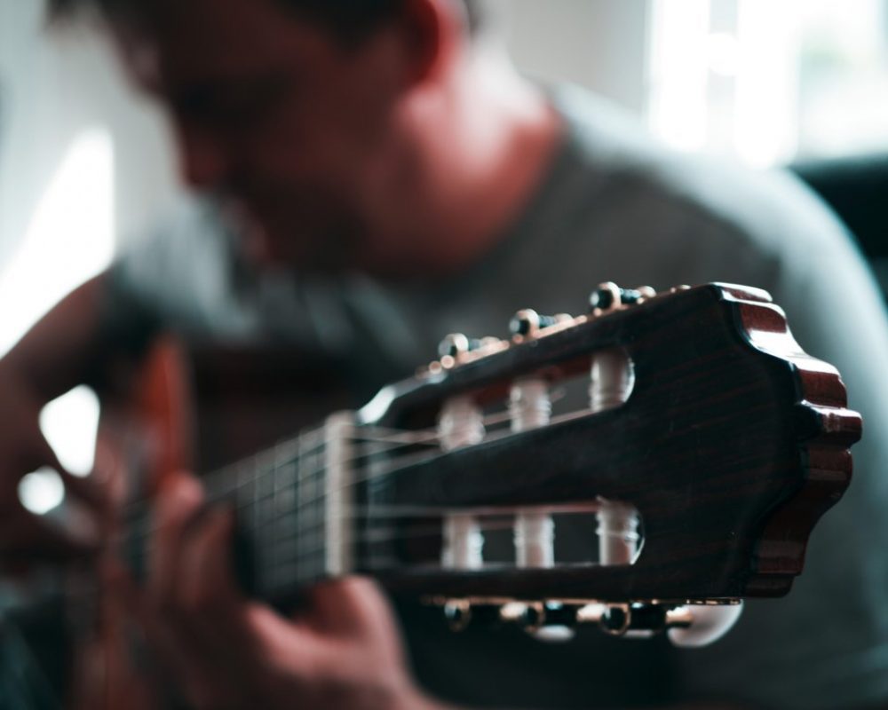 Playing Guitar 2 (FILEminimizer)