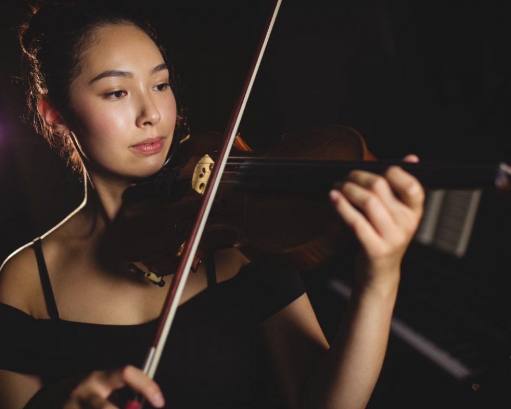 student-playing-violin (FILEminimizer)